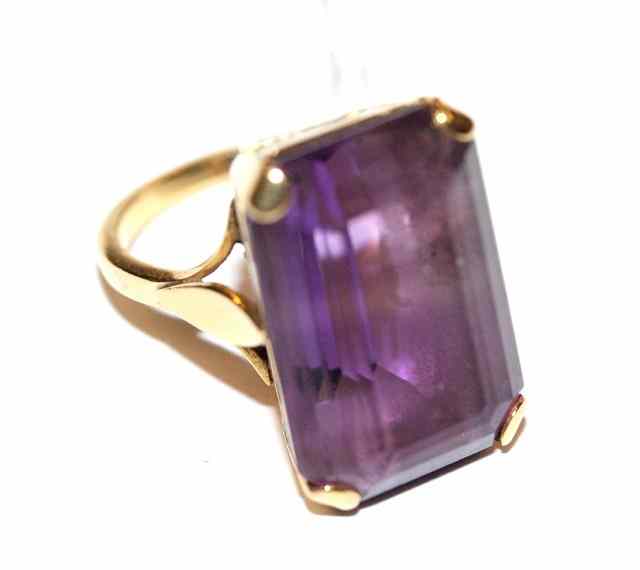 Appraisal: AN AMETHYST SET DRESS RING claw set an emerald cut