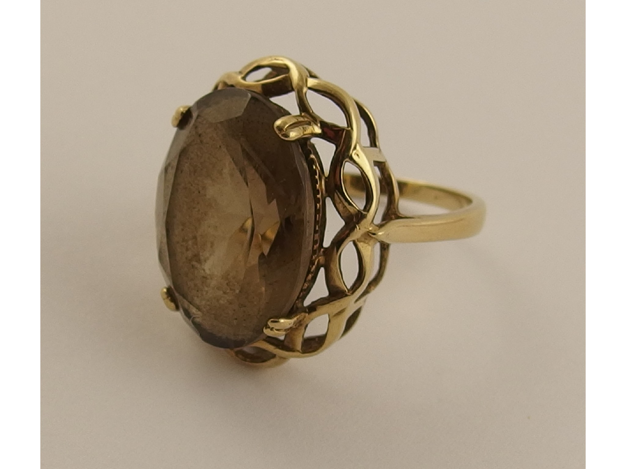 Appraisal: A ct smoky quartz style ring