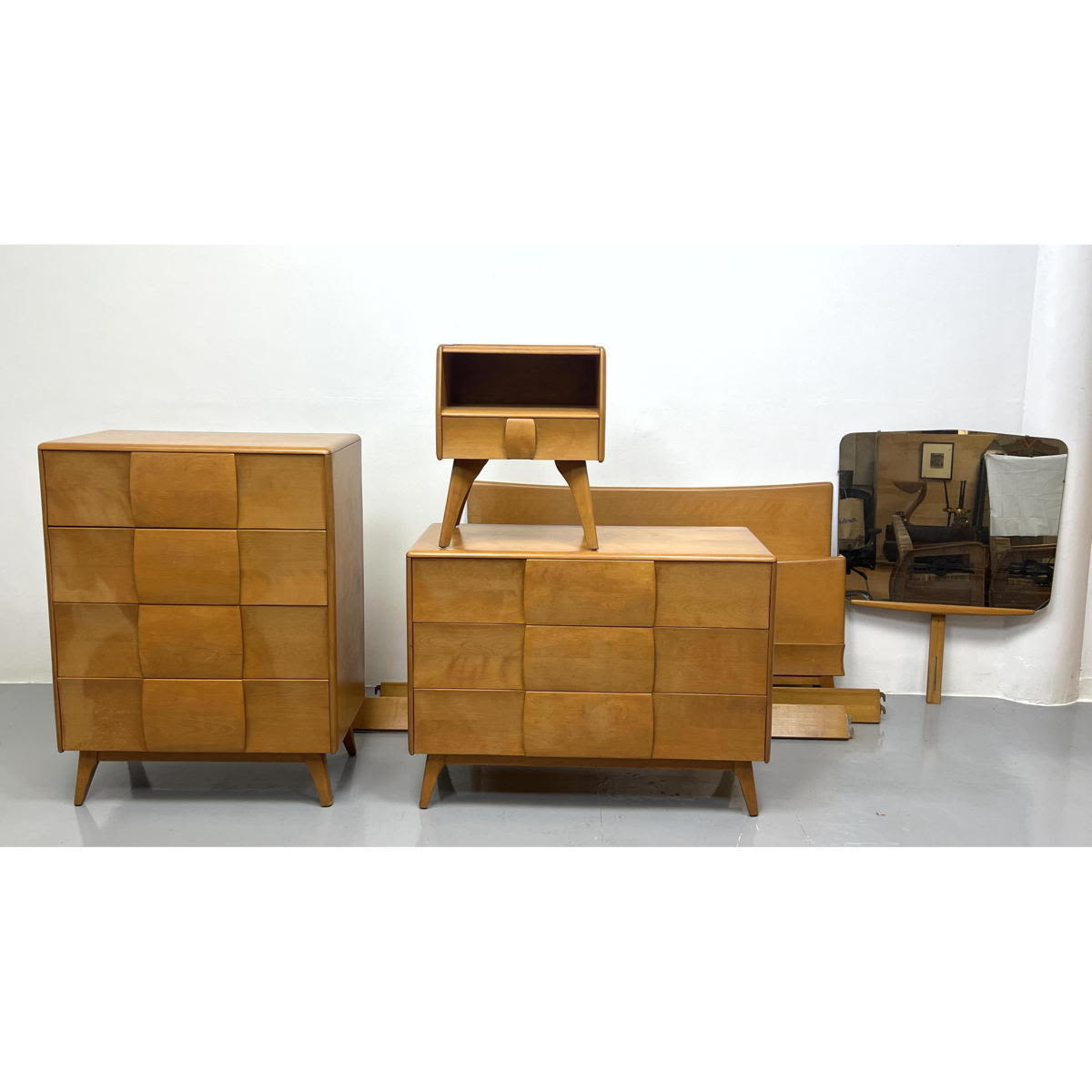 Appraisal: pc HEYWOOD WAKEFIELD Bedroom set Kohinoor Champagne finish High Low