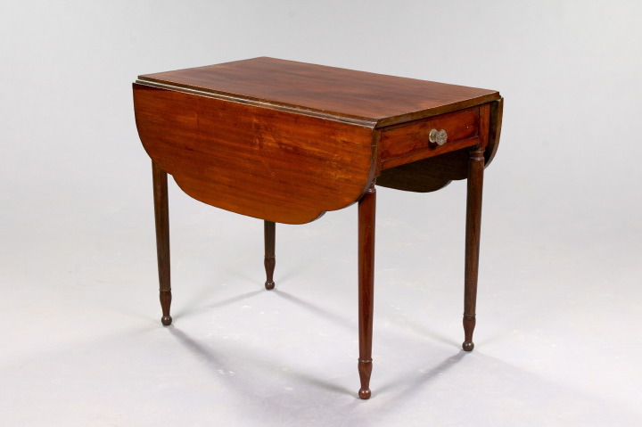 Appraisal: Early American Sheraton Mahogany Drop-Leaf Table early th century the