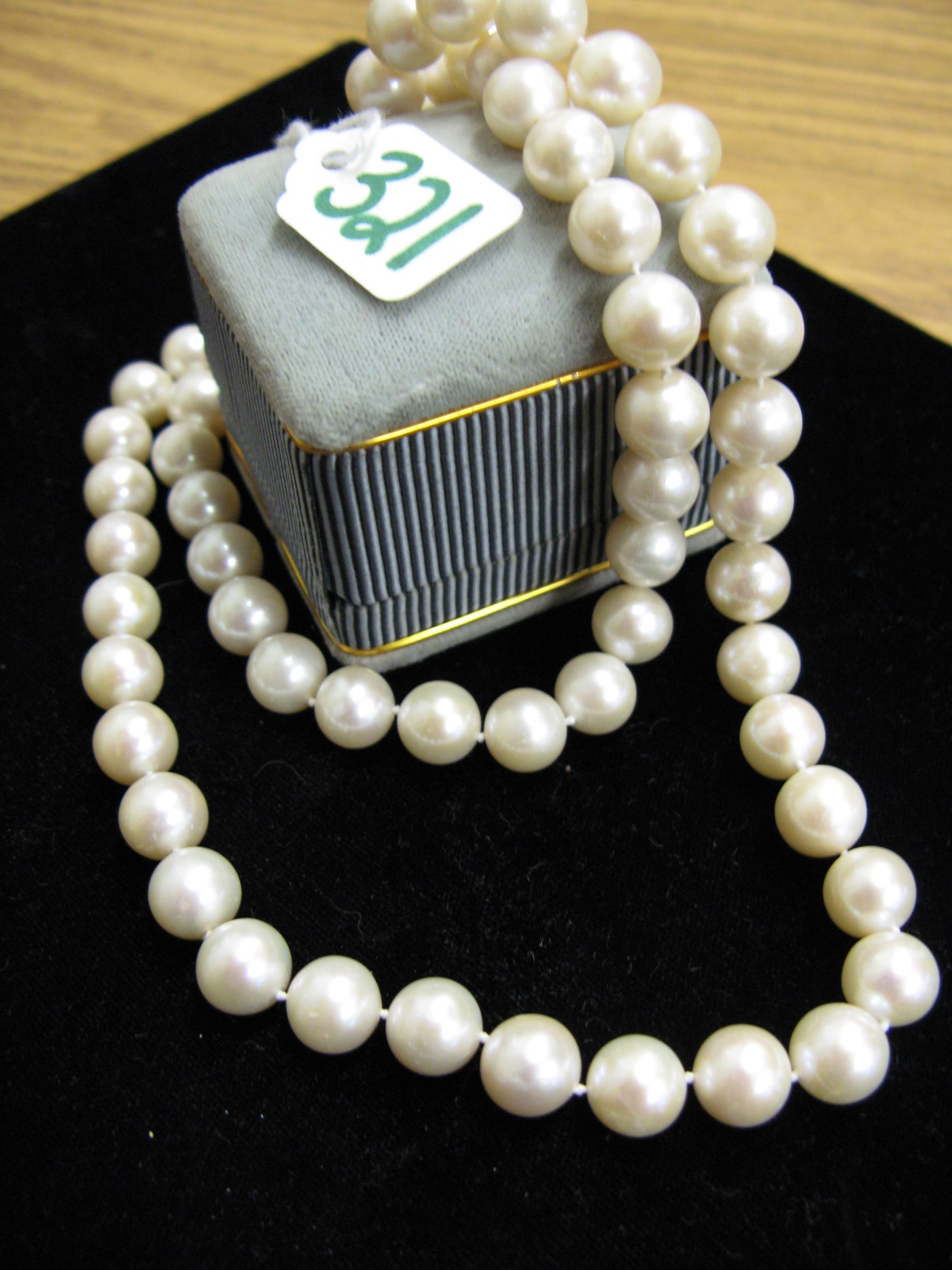 Appraisal: PEARL AND FOURTEEN KARAT GOLD NECKLACE strung with well matched