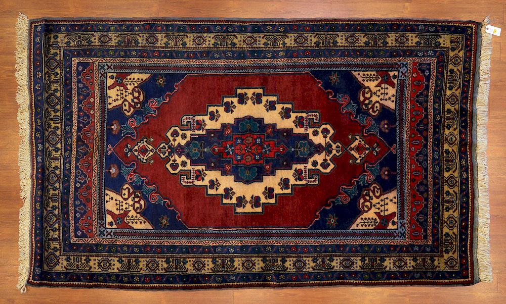 Appraisal: Turkish Taspinar Rug x hand knotted wool foundation Condition Appears