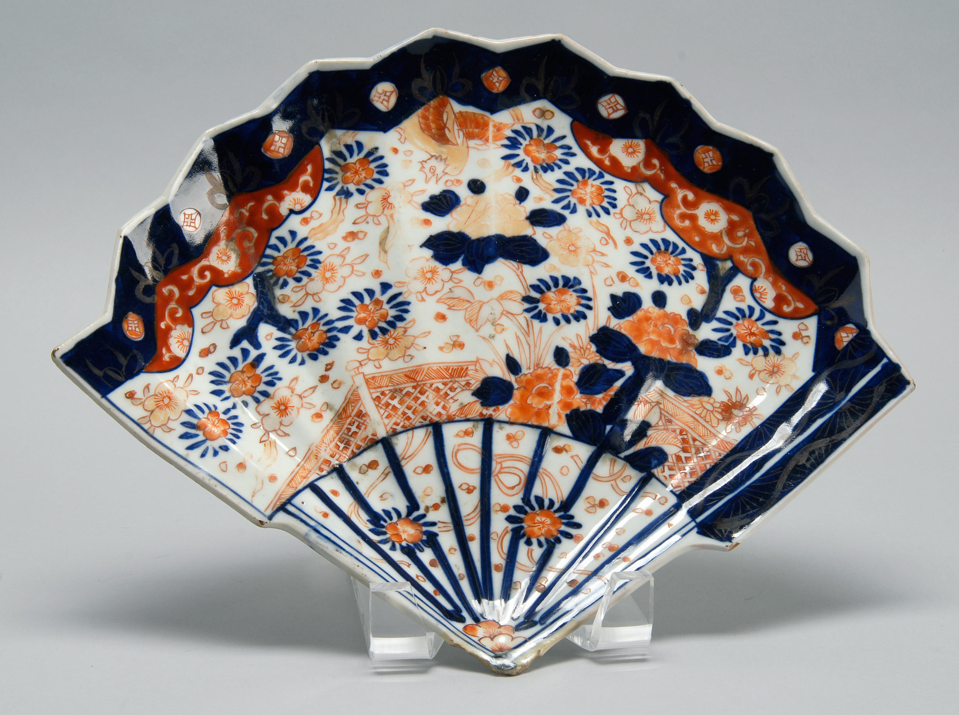 Appraisal: IMARI PORCELAIN DISH Meiji PeriodIn fan form Length cm ConditionSome