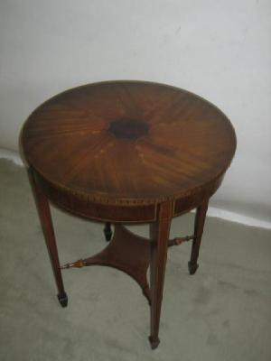 Appraisal: A MAHOGANY OCCASIONAL TABLE of circular form with chequer banding