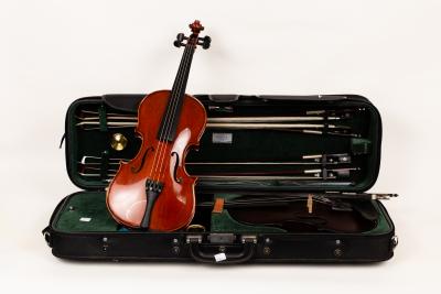 Appraisal: A Stentor Conservatoire violin by Stentor Music Co no needs