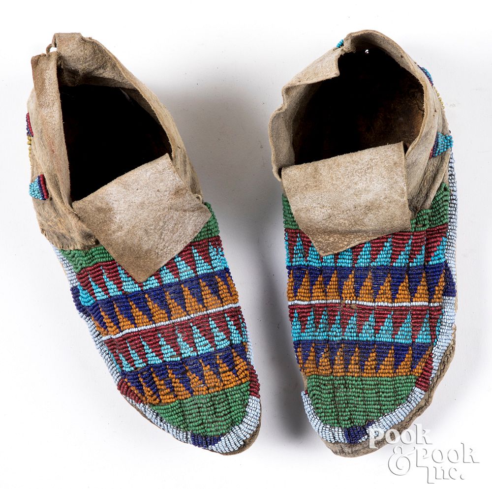 Appraisal: Pair of Native American Indian beaded moccasins Pair of Native