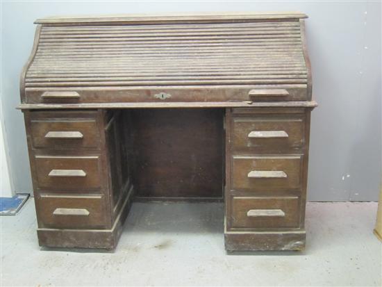 Appraisal: Early twentieth century oak tambour front desk with a fitted