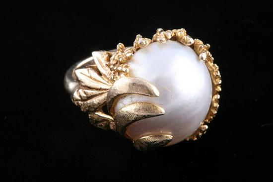 Appraisal: YELLOW GOLD AND MABE PEARL RING mm mabe pearl in