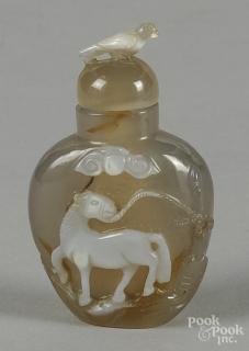 Appraisal: Chinese cameo agate snuff bottle with a bird finial and