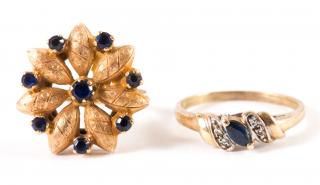 Appraisal: K flower ring containing small dark blue sapphires in W