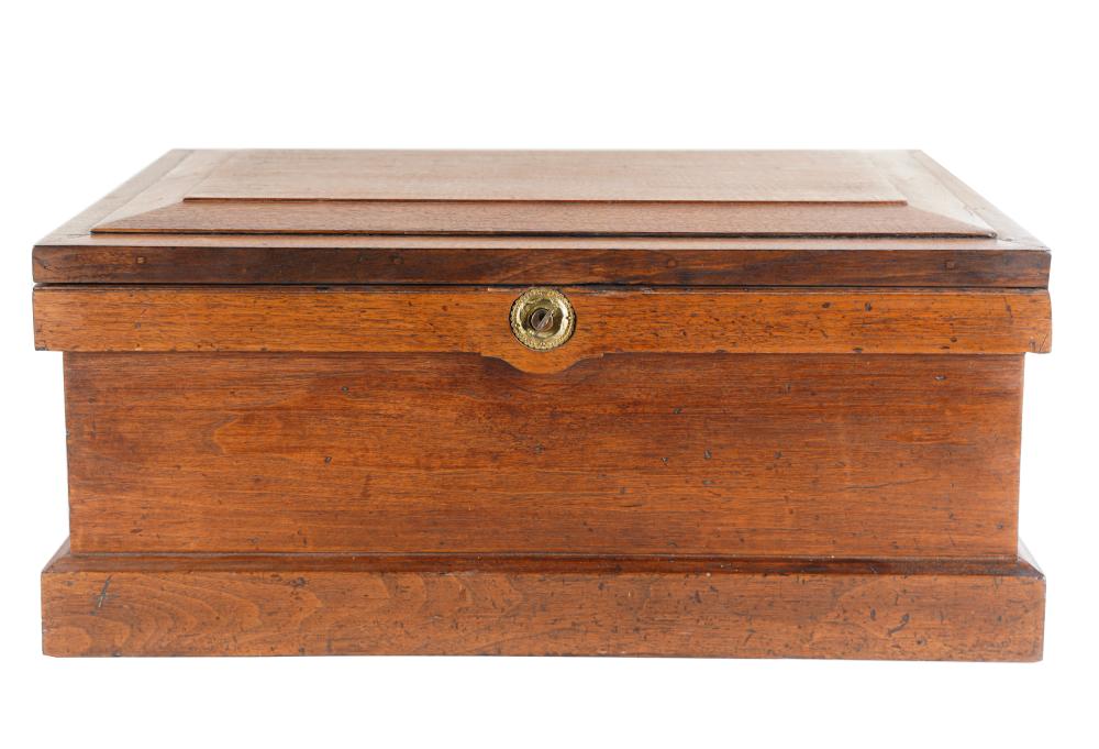 Appraisal: OAK BOXlate th early th century the stepped hinged lid