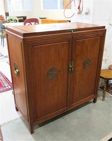 Appraisal: LIFT-TOP ROSEWOOD CABINET BAR Chinese export mid- th century the