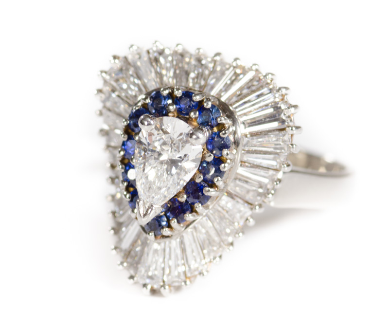 Appraisal: DIAMOND SAPPHIRE AND EIGHTEEN KARAT WHITE GOLD RING PENDANT The