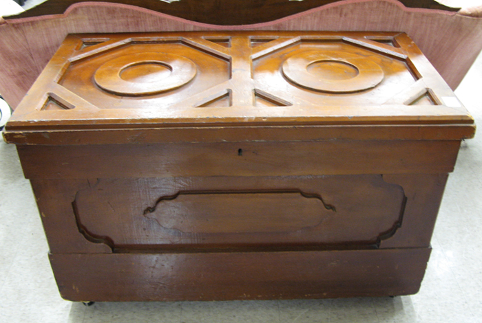 Appraisal: LATE VICTORIAN LIFT-TOP BLANKET CHEST American c of pine construction