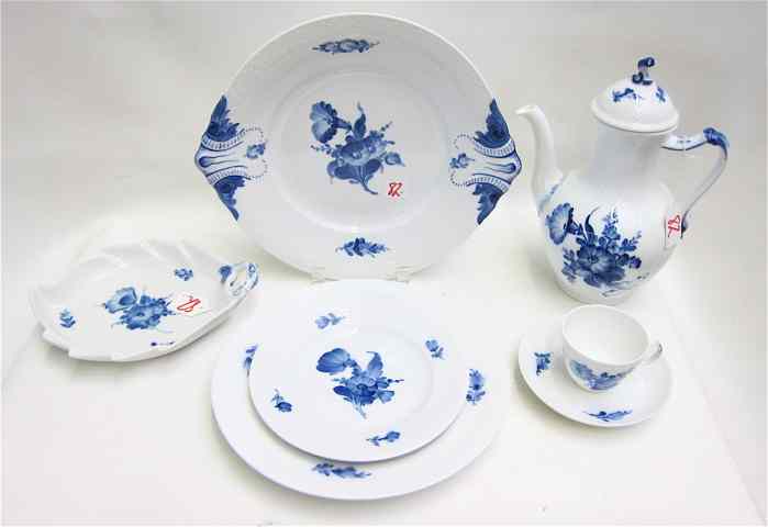 Appraisal: PIECE ROYAL COPENHAGEN PORCELAIN CHINA SET in the ''Blue Flower