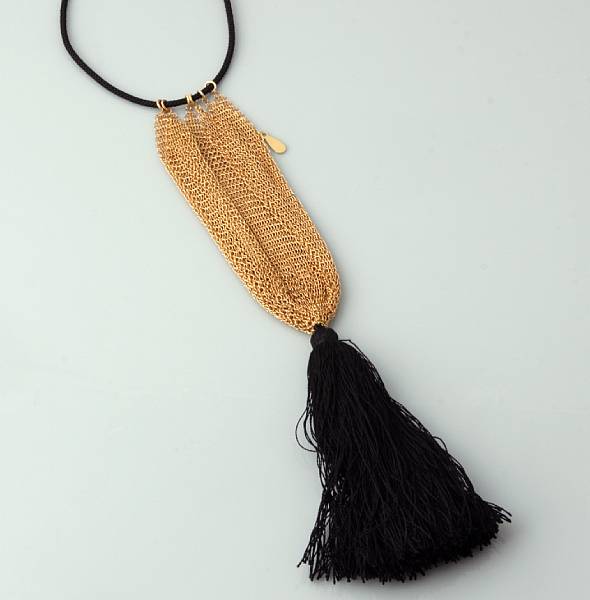 Appraisal: An k gold mesh coin purse with chord and tassel