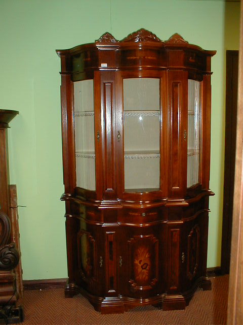 Appraisal: A reproduction walnut marquetry serpentine cabinet