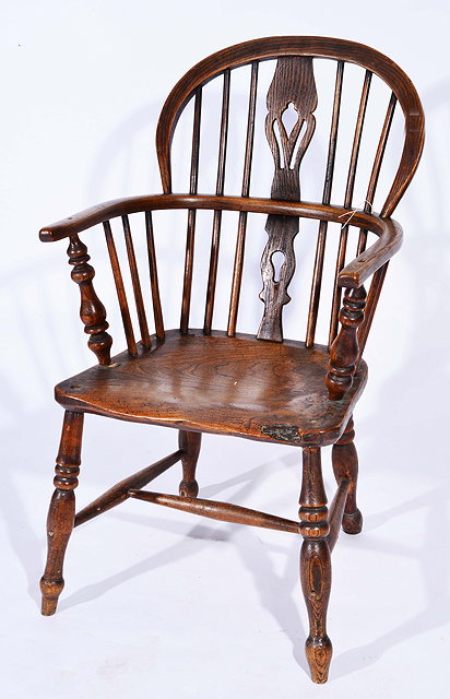 Appraisal: A VICTORIAN ELM AND ASH WINDSOR CHAIR with splat back