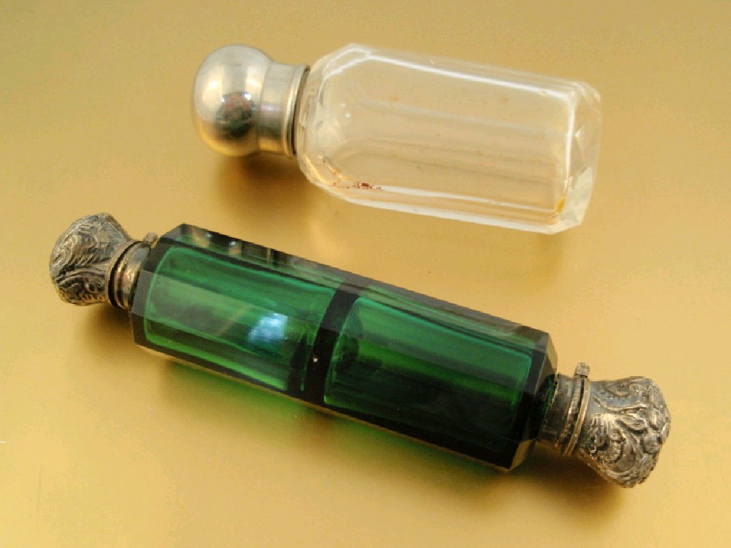 Appraisal: A Victorian double ended green glass scent bottle with glass