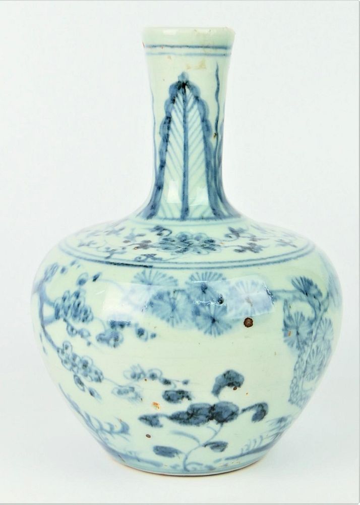 Appraisal: th th C CHINESE BLUE WHITE PORCELAIN VASE Antique Chinese