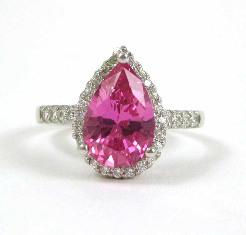 Appraisal: PINK SAPPHIRE AND FOURTEEN KARAT GOLD RING The white gold