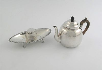 Appraisal: A Victorian bachelor's teapot with a domed cover and knop