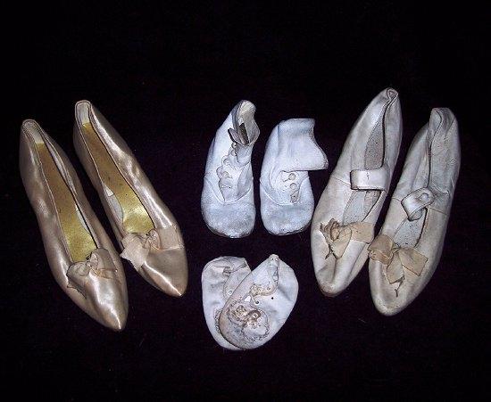 Appraisal: A pair of white satin lady's court shoes a pair