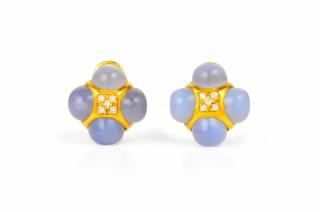 Appraisal: A Pair of Laura Munder Gold Diamond and Chalcedony Earclips