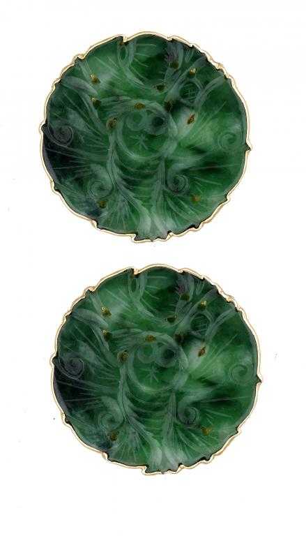 Appraisal: A PAIR OF CHINESE JADE AND GOLD CUFFLINKS the jade