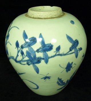 Appraisal: An early th Century blue and white Chongzhen ginger jar