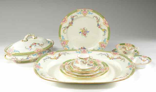 Appraisal: PIECE MINTON FINE CHINA SET pattern B comprised of dinner