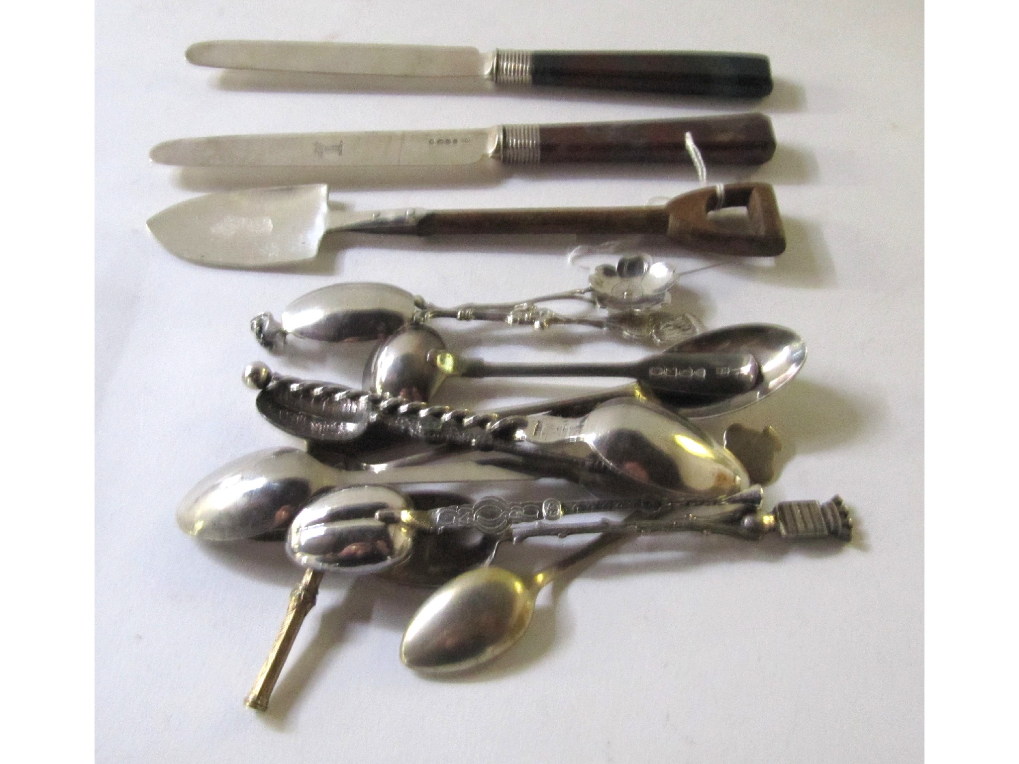 Appraisal: A lot comprising assorted EP spoons a pair of knives