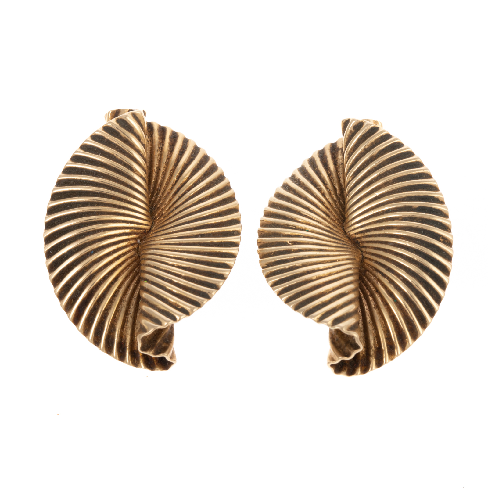 Appraisal: A PAIR OF MID-CENTURY RIBBED EARRINGS IN K c K