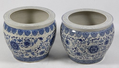 Appraisal: A pair of modern Chinese blue and white Jardini res