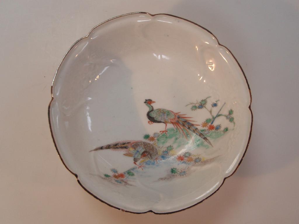 Appraisal: A thC Japanese porcelain bowl decorated with birds in coloured