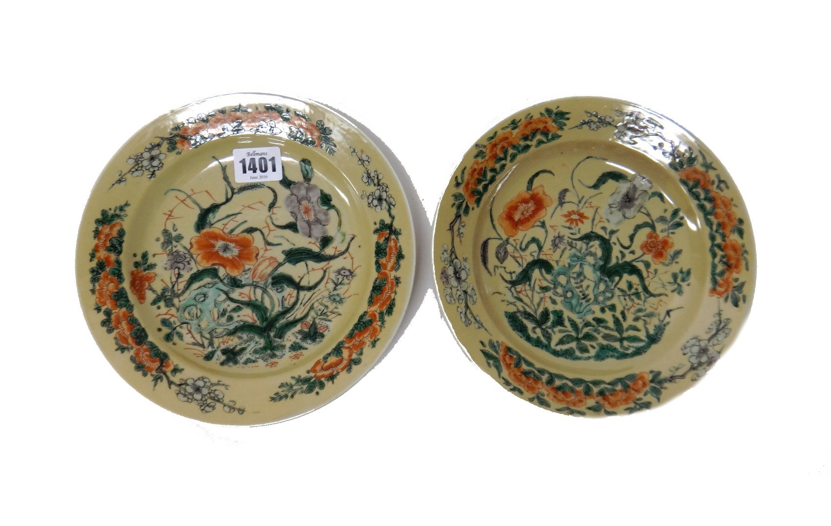 Appraisal: A pair of Chinese famille-verte plates Kangxi painted with flowering