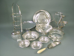 Appraisal: A quantity of silver plated items to include a set