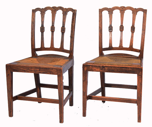 Appraisal: A SET OF SIX TH CENTURY ELM DINING CHAIRS with