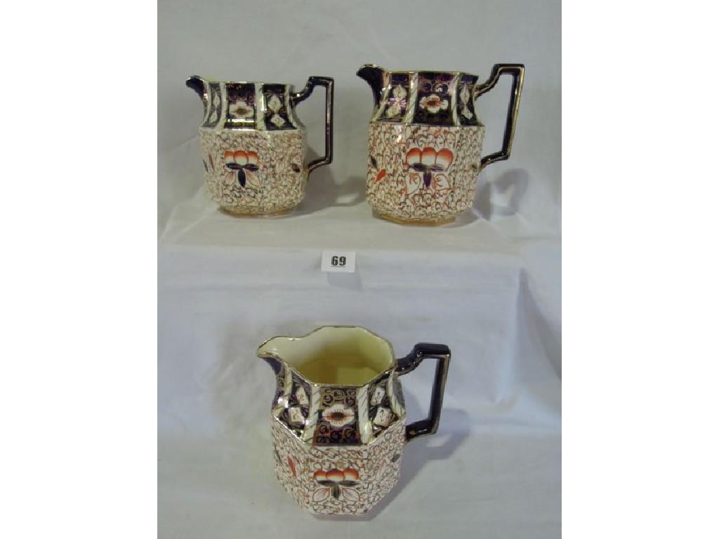 Appraisal: A set of three graduated jugs in the Imari style