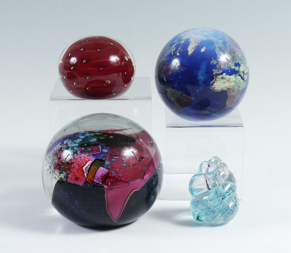 Appraisal: ART GLASS PAPERWEIGHTS pieces total to include Lundberg Studios world