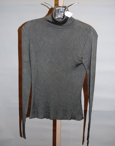 Appraisal: Anne Klein II gray silk over fibers long sleeve ribbed