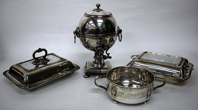 Appraisal: A SMALL QUANTITY OF SILVER PLATE consisting of a Regency