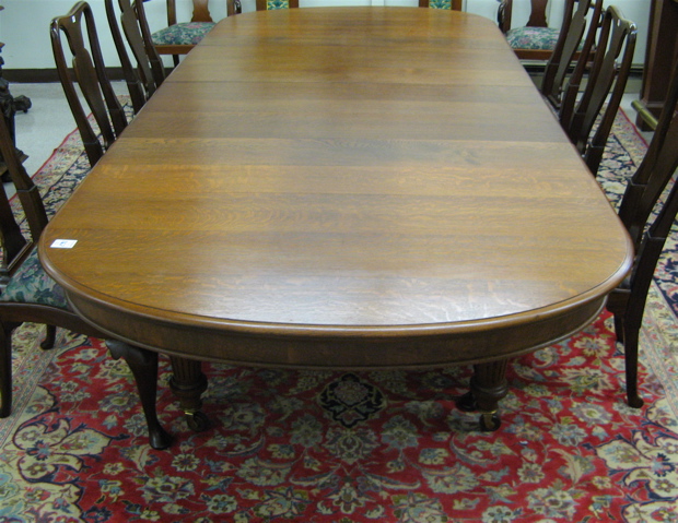 Appraisal: AN OAK DINING TABLE WITH FOUR LEAVES AND CRANK English