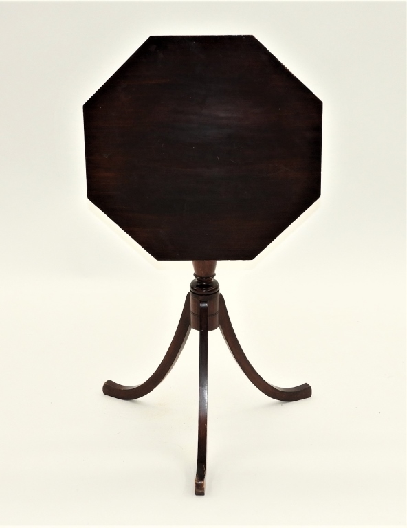 Appraisal: NEW ENGLAND GRAIN PAINTED MAHOGANY CANDLESTAND New England Circa Octagonal