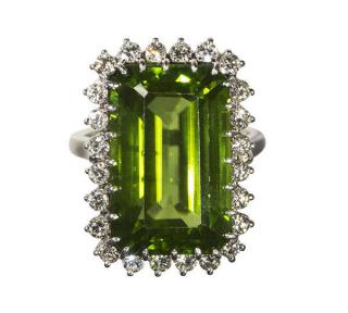 Appraisal: Large peridot diamond and platinum ring Large peridot diamond and