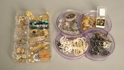 Appraisal: Large group of costume jewelry