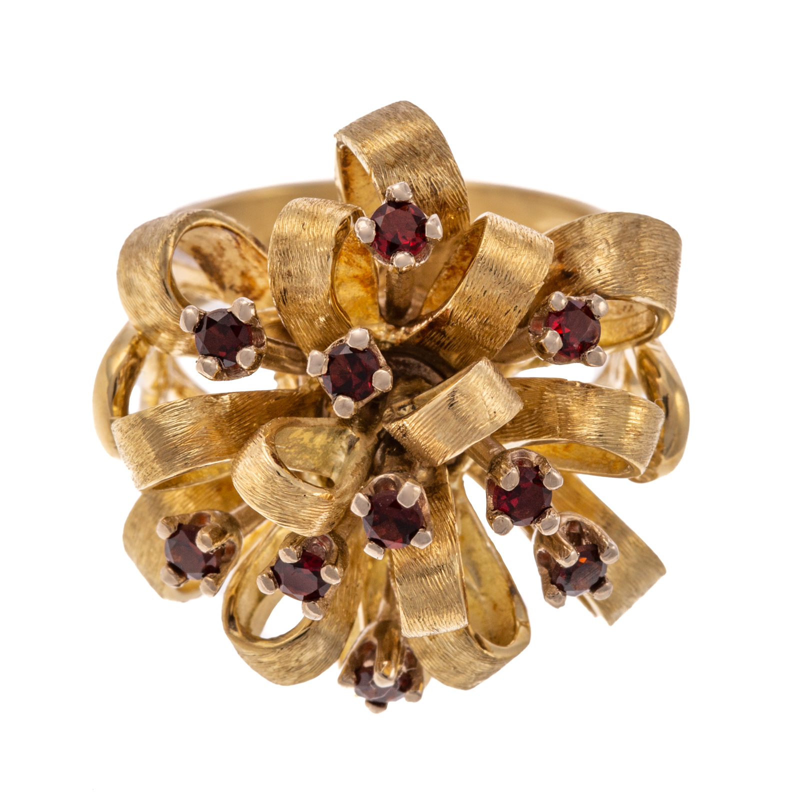 Appraisal: A TEXTURED RIBBON GARNET RING IN K K yellow gold