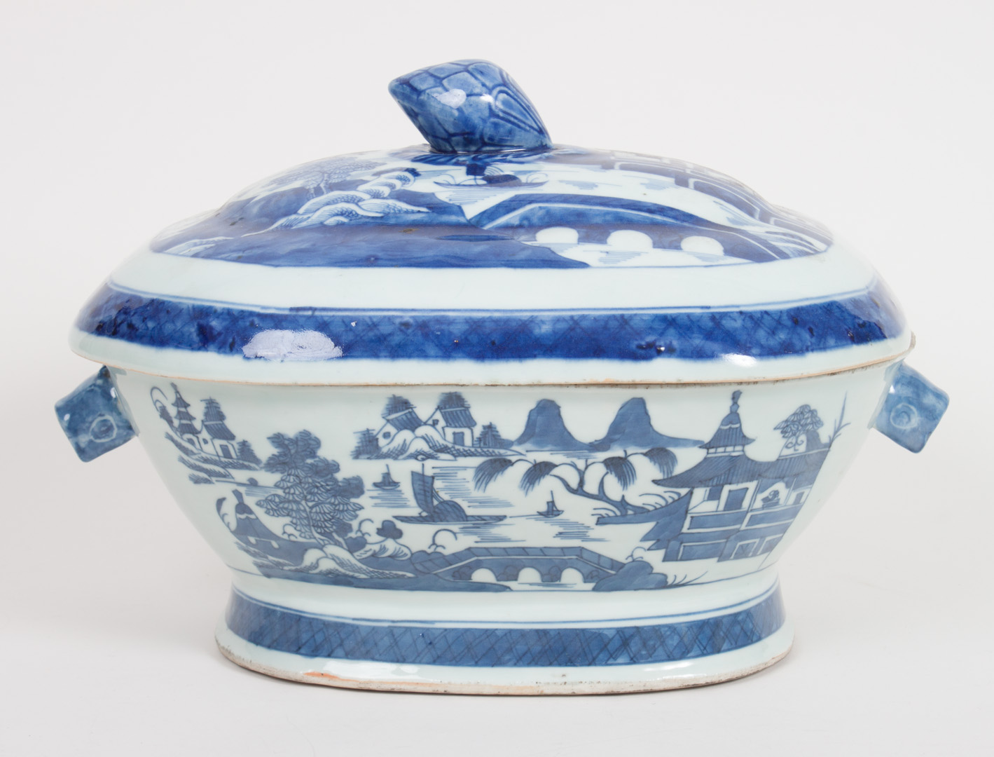 Appraisal: Chinese Export Canton porcelain soup tureen with boar's-head side handles