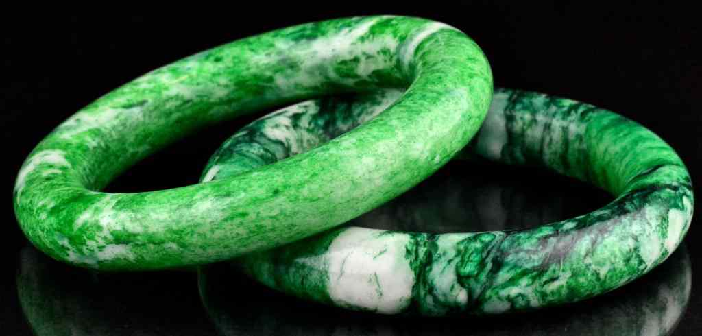 Appraisal: Pair Chinese Spinach Jade BanglesA matching pair of carved spinach