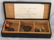 Appraisal: A box contaning a mixed lot of military brass buttons